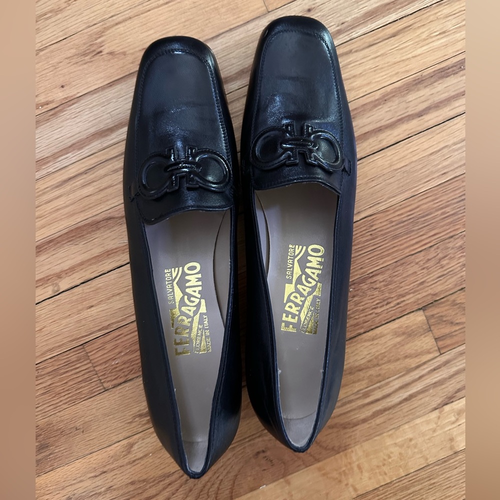 Salvatore Ferragamo black leather loafers. Made in Italy. 7.5